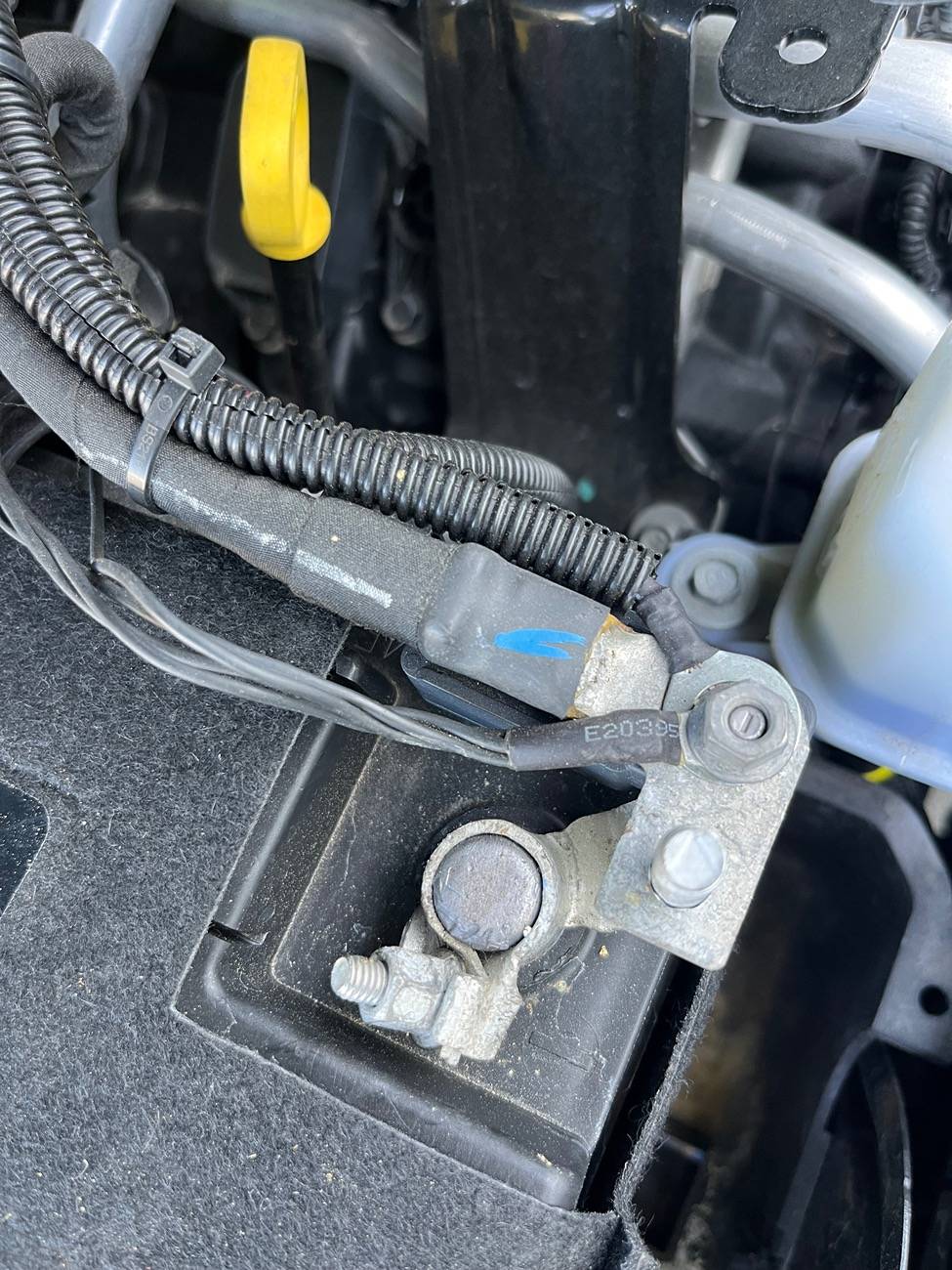Jeep Wrangler JL Aux battery replacement help! IMG_1606
