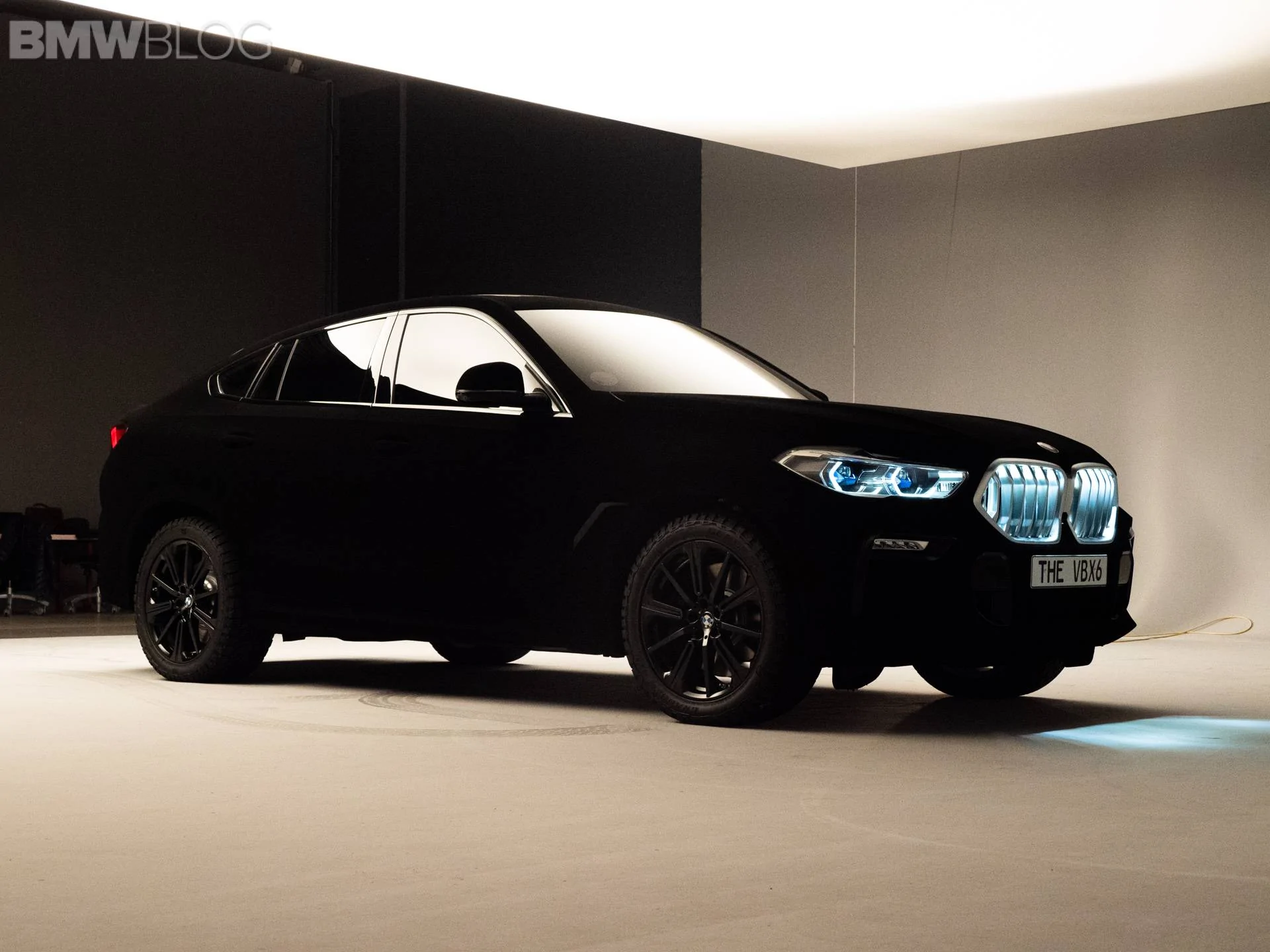 Jeep Wrangler JL '26 colors. BMW-X6-vantablack-image-10