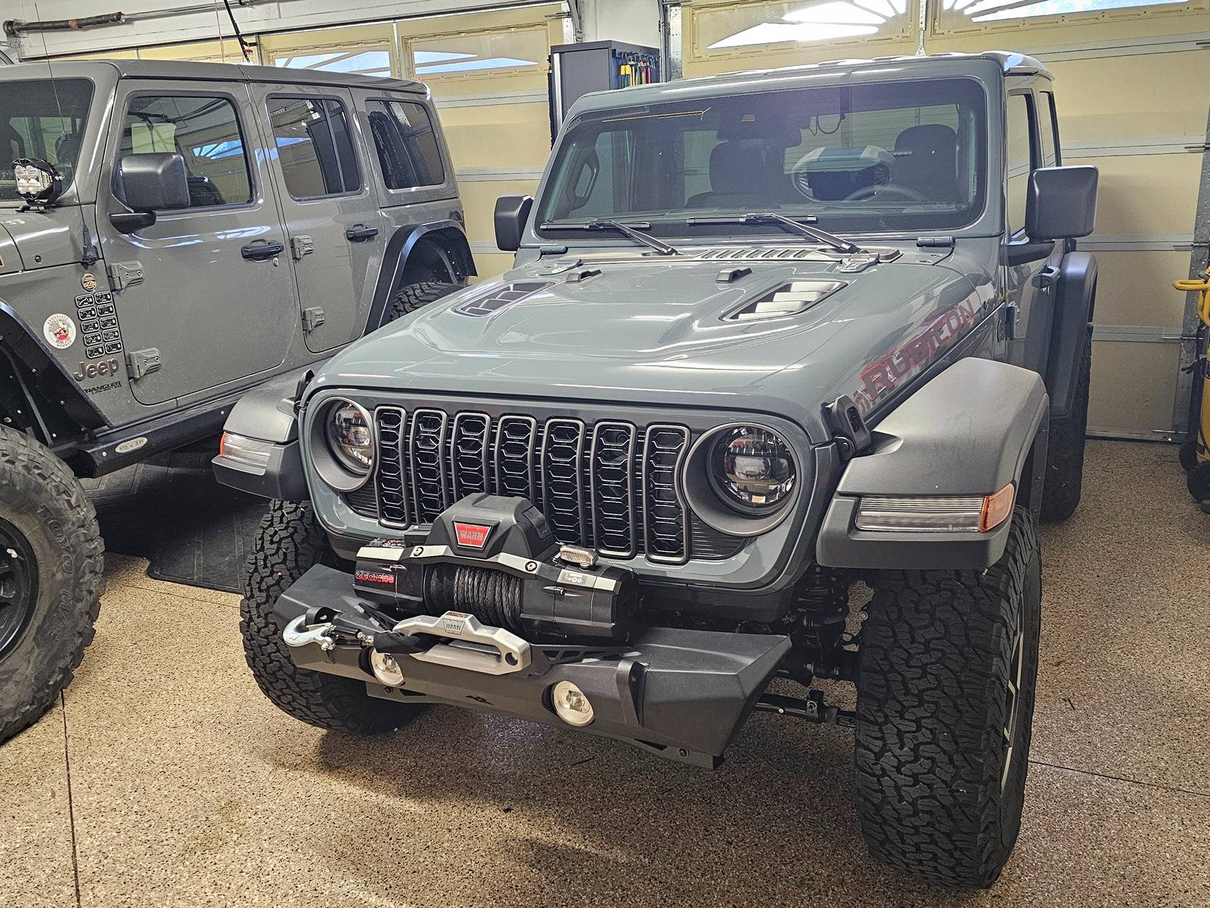 Jeep Wrangler JL Let me see your front bumper. 2025 2Dr Bumper5