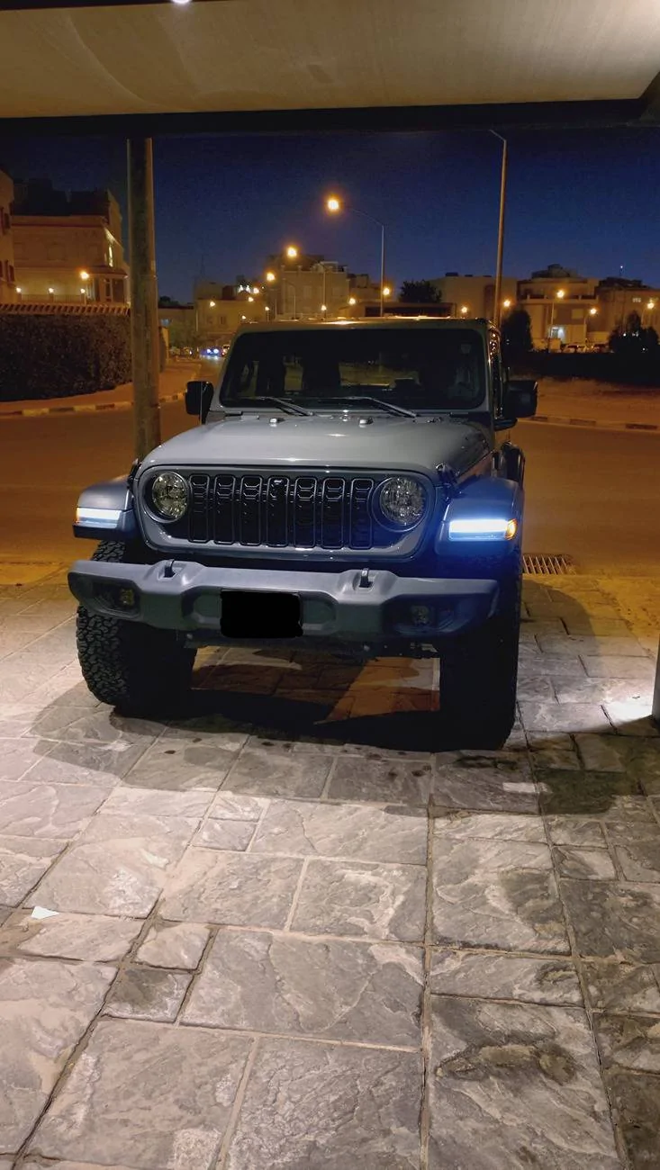 Jeep Wrangler JL 2024+ Grille Upgrade on a Sting-Gray Upgrade2