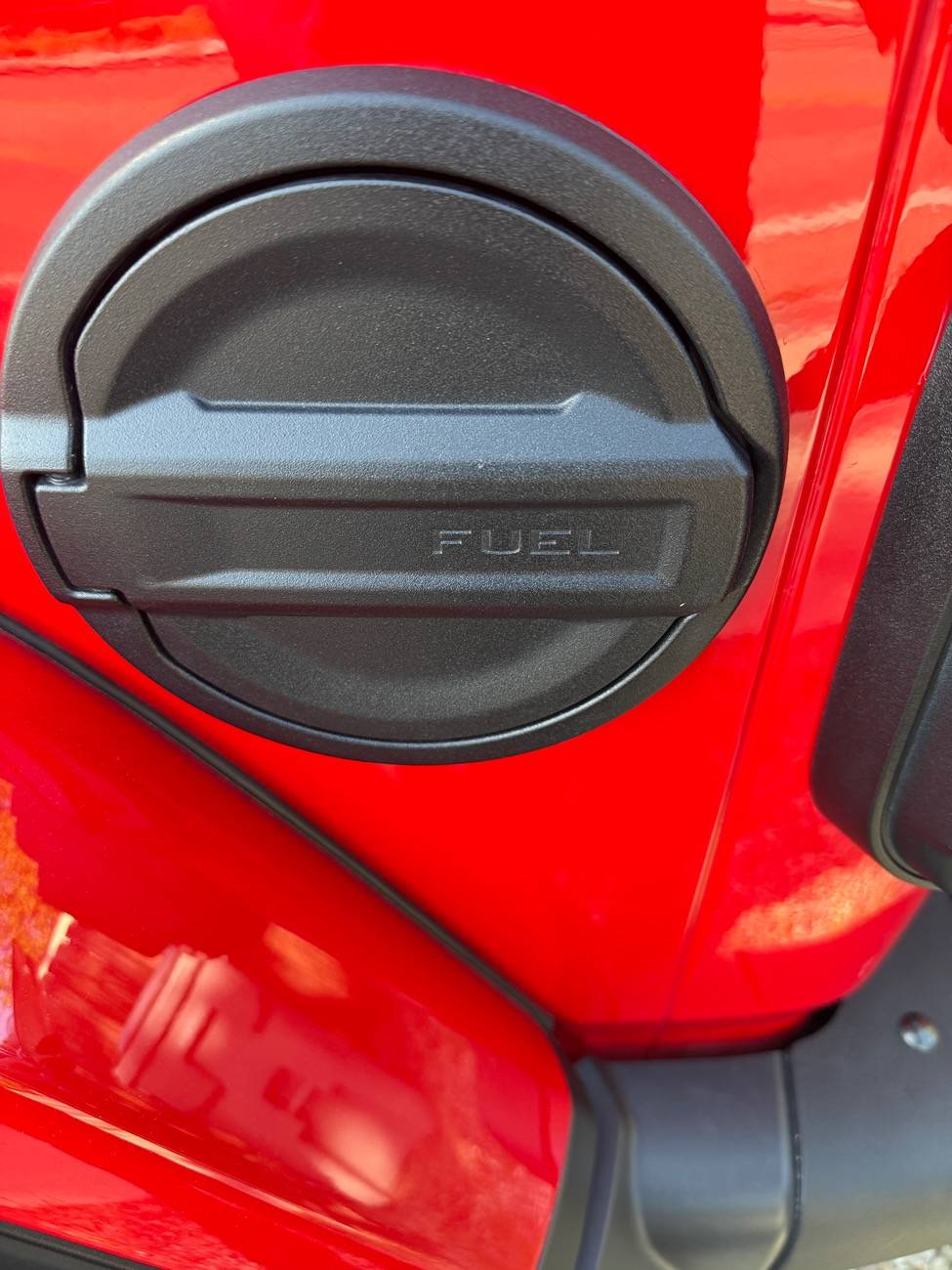 Jeep Wrangler JL Dumb question...fuel cap door IMG_5398