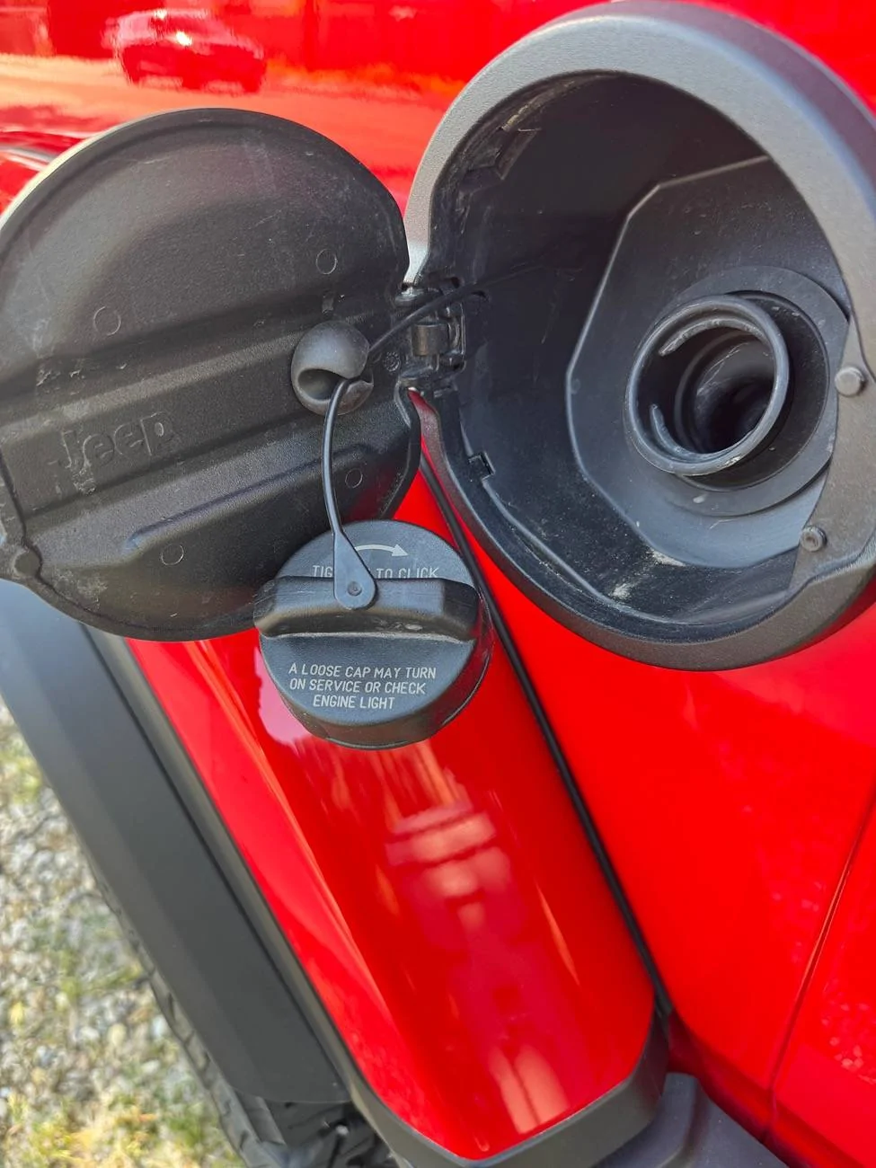 Jeep Wrangler JL Dumb question...fuel cap door IMG_5401