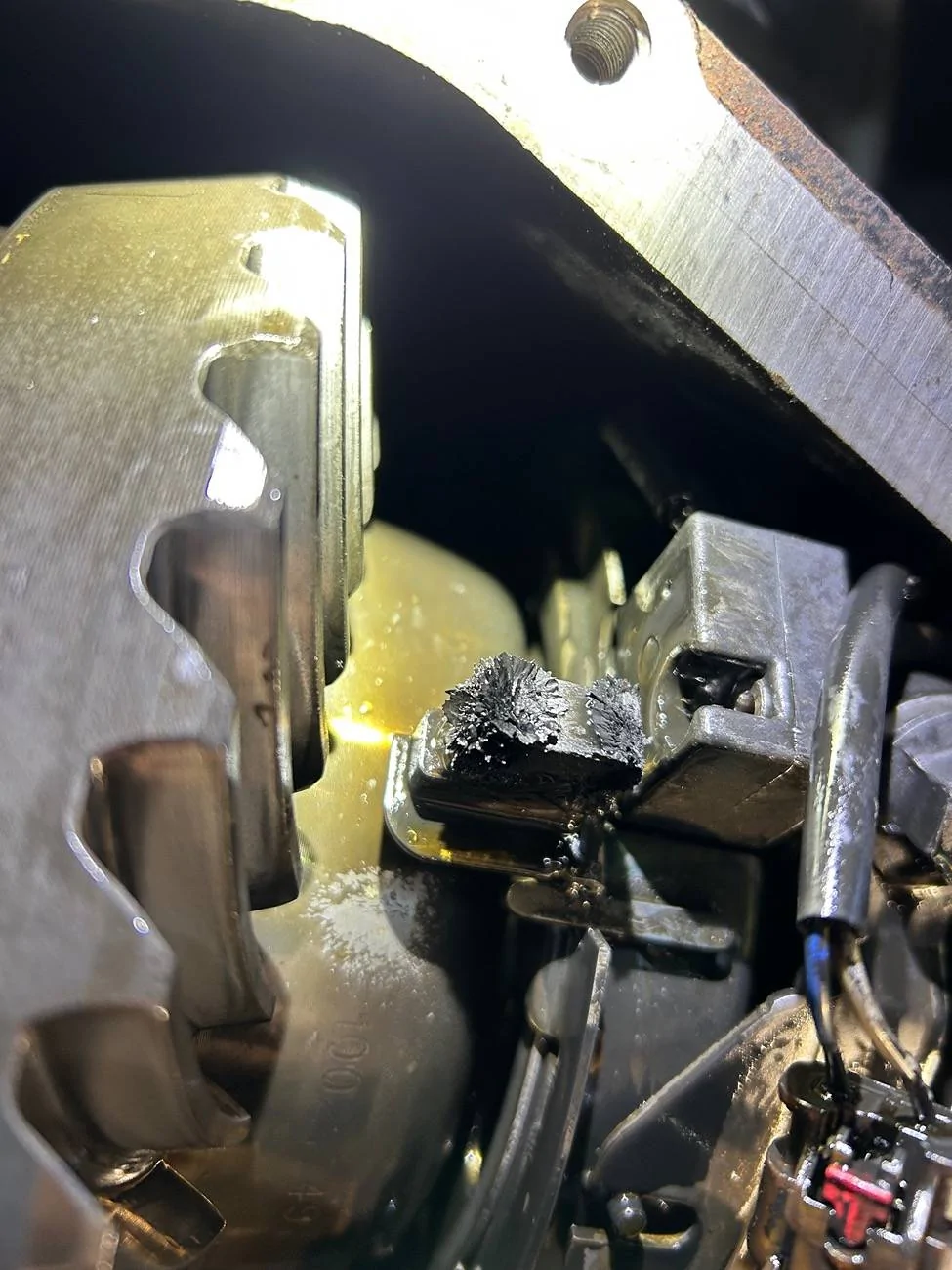 Jeep Wrangler JL Locker Position Sensor Potting - DANA 44 IMG_7579