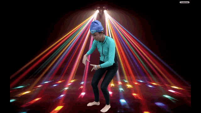 disco-dancing-liong-hui-shan-swimsuit-yjbppig4c3ec7037-3659829788.gif