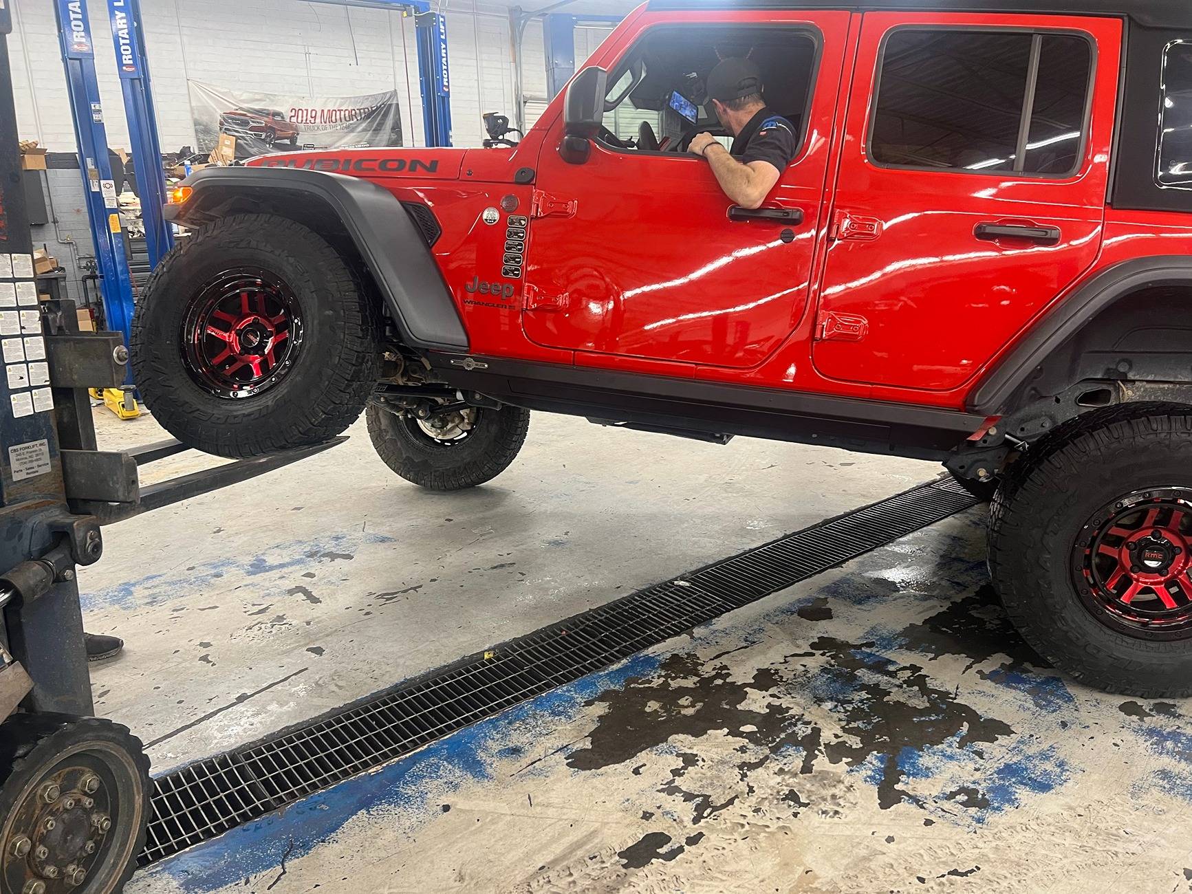 Jeep Wrangler JL Teraflex 2.5" Alpine CT2 / Bilstein Reservoir / Rockslide Engineering Forklift2