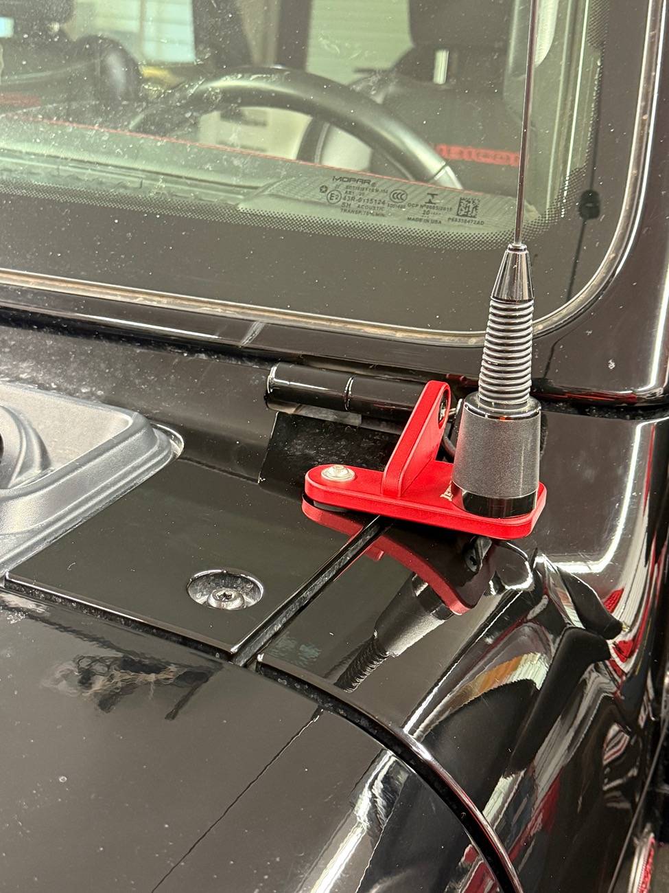 Jeep Wrangler JL GMRS antenna mounting IMG_7392
