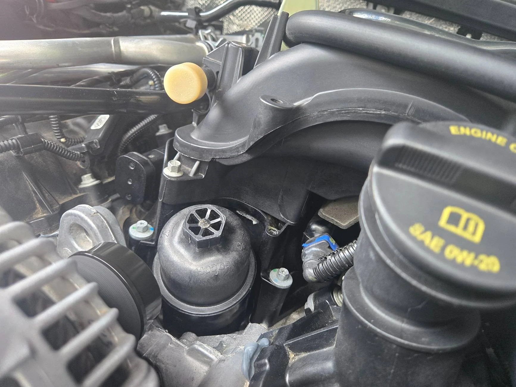 Jeep Wrangler JL Tiny leakage from around oil filter thingy 20250517_132427