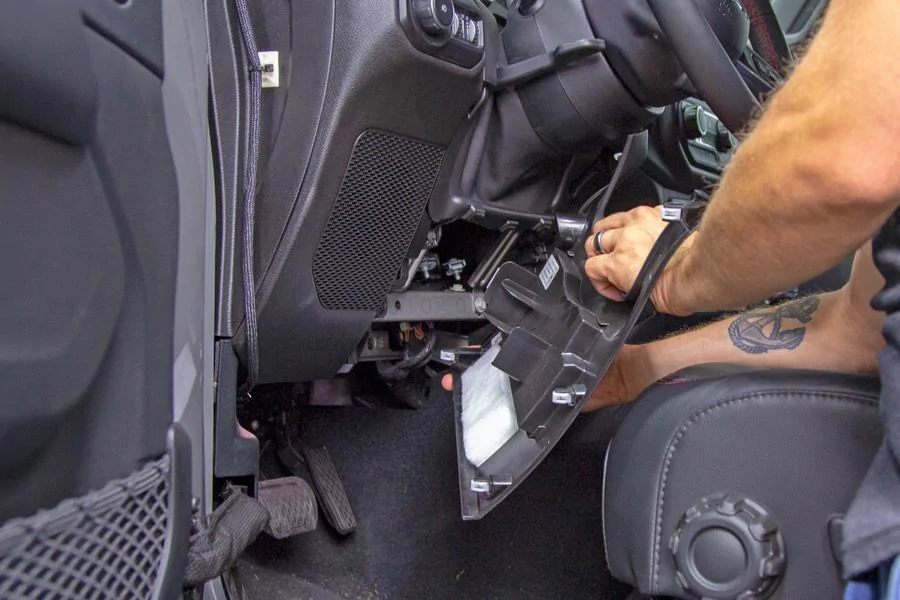 Jeep Wrangler JL Pedal Commander Install... Super EASY! RemovePanel