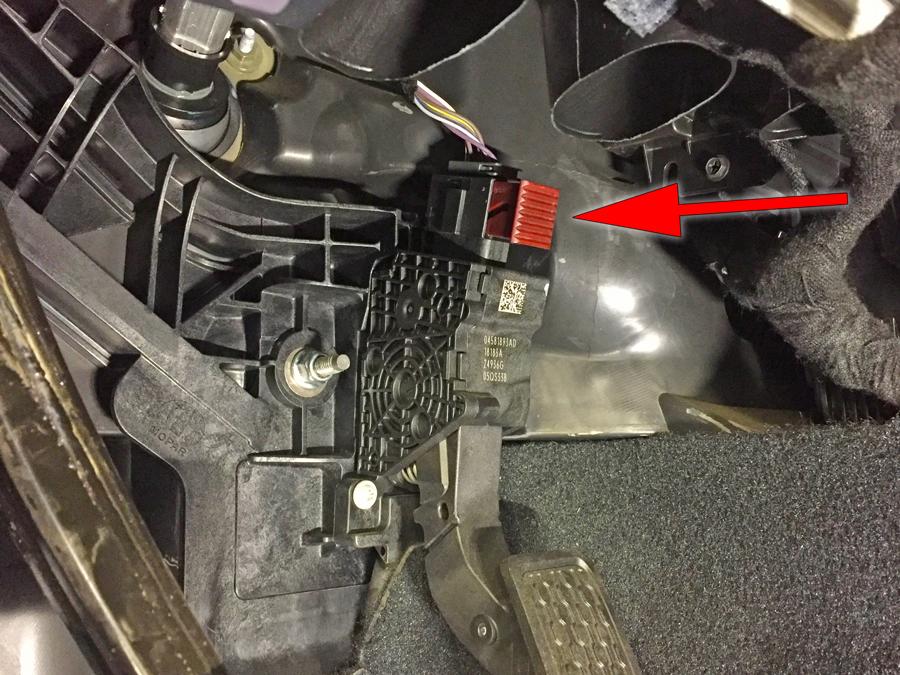 Jeep Wrangler JL Pedal Commander Install... Super EASY! plug-on1