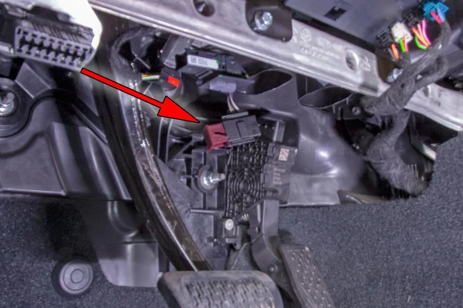 Jeep Wrangler JL Pedal Commander Install... Super EASY! Unplug