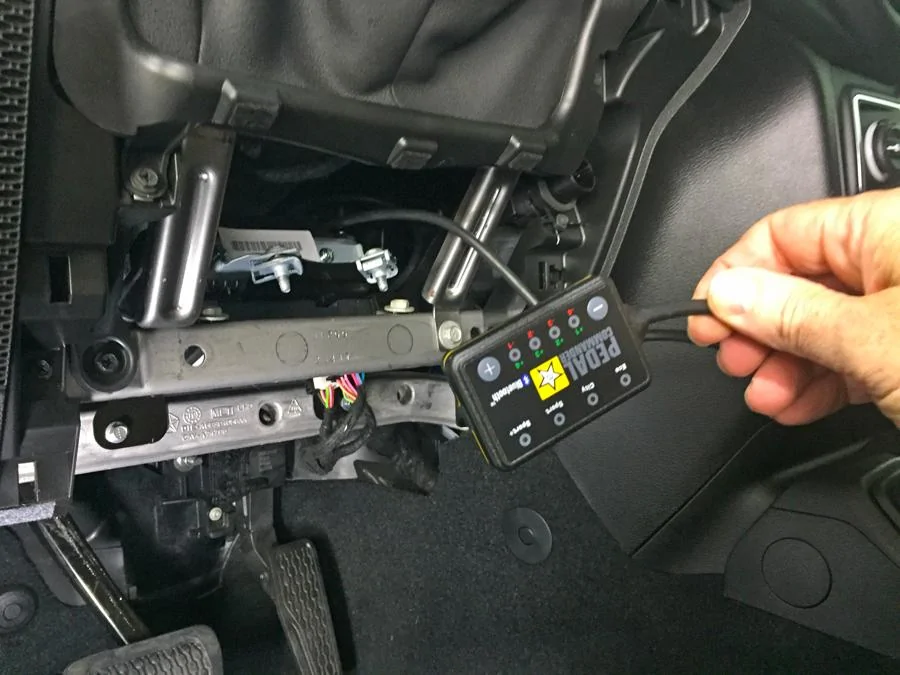 Jeep Wrangler JL Pedal Commander Install... Super EASY! Routing-wiring