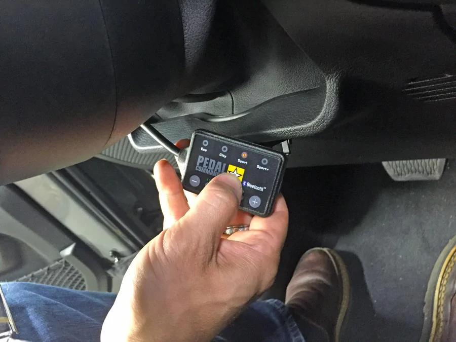 Jeep Wrangler JL Pedal Commander Install... Super EASY! Push-Buttons