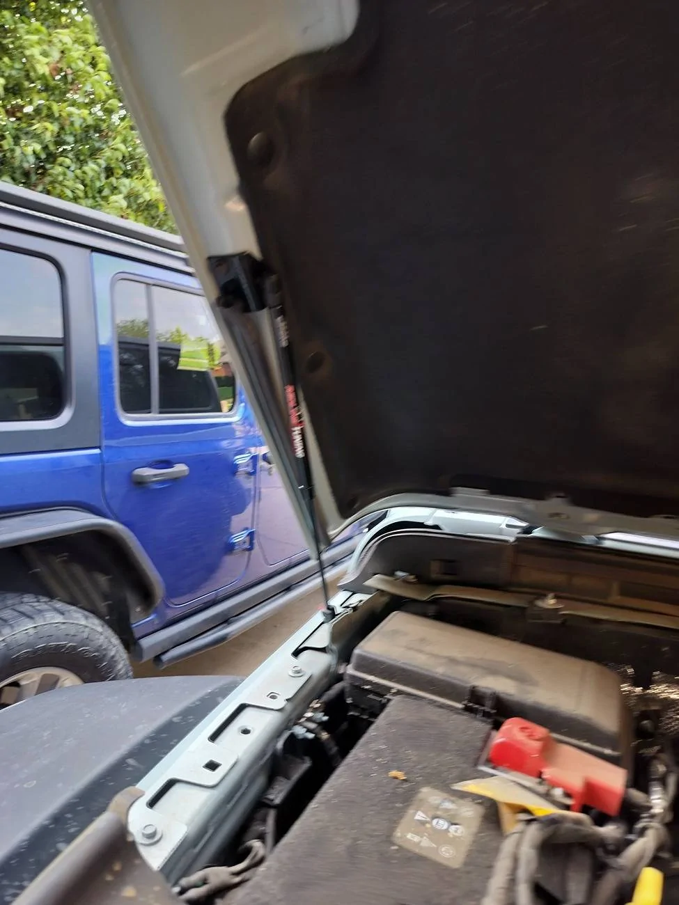 Jeep Wrangler JL Fix broken prop bar for hood 1000004542