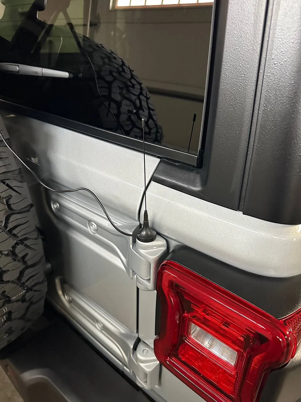 Jeep Wrangler JL GMRS antenna mounting IMG_5676