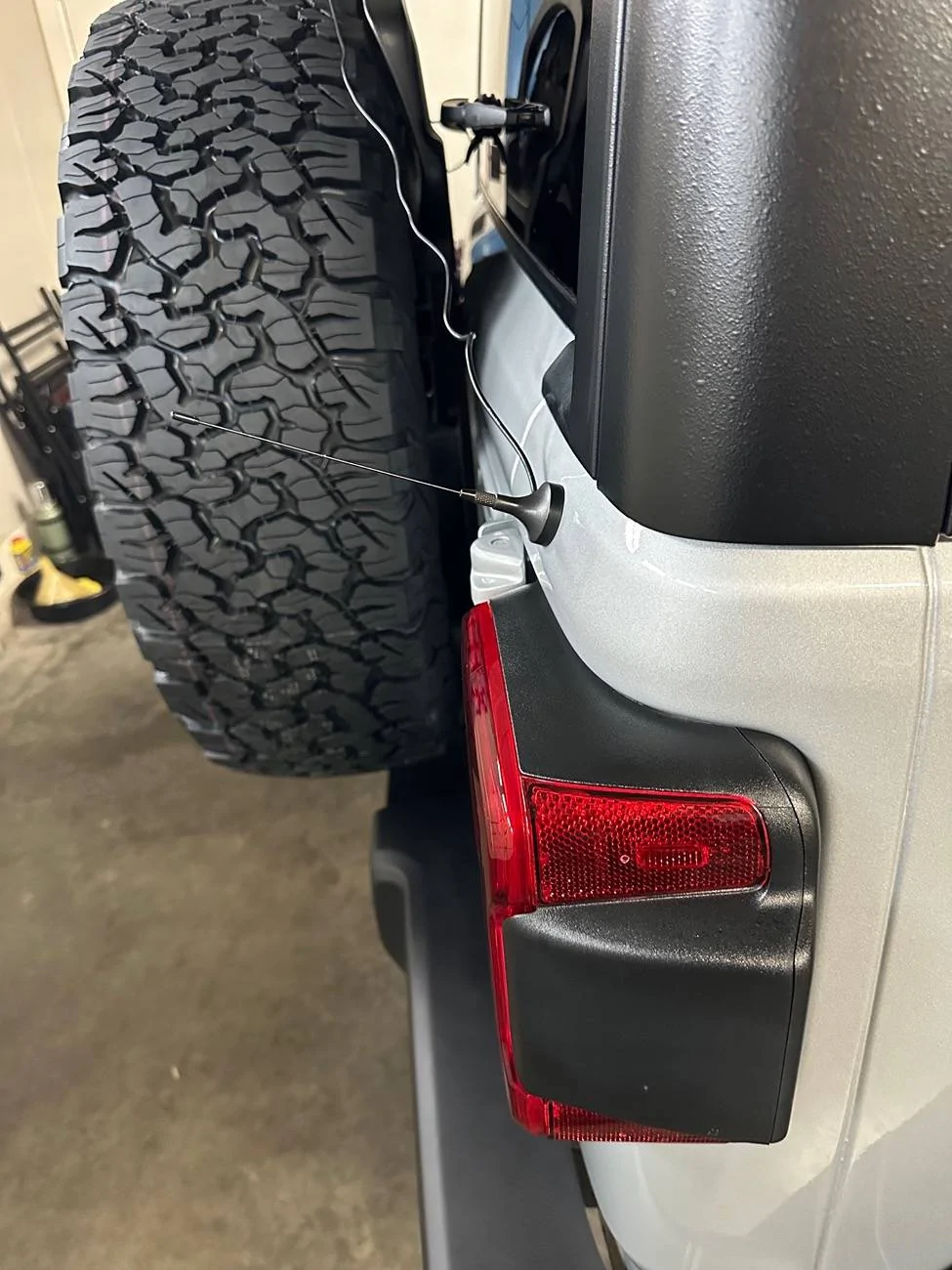 Jeep Wrangler JL GMRS antenna mounting IMG_5677