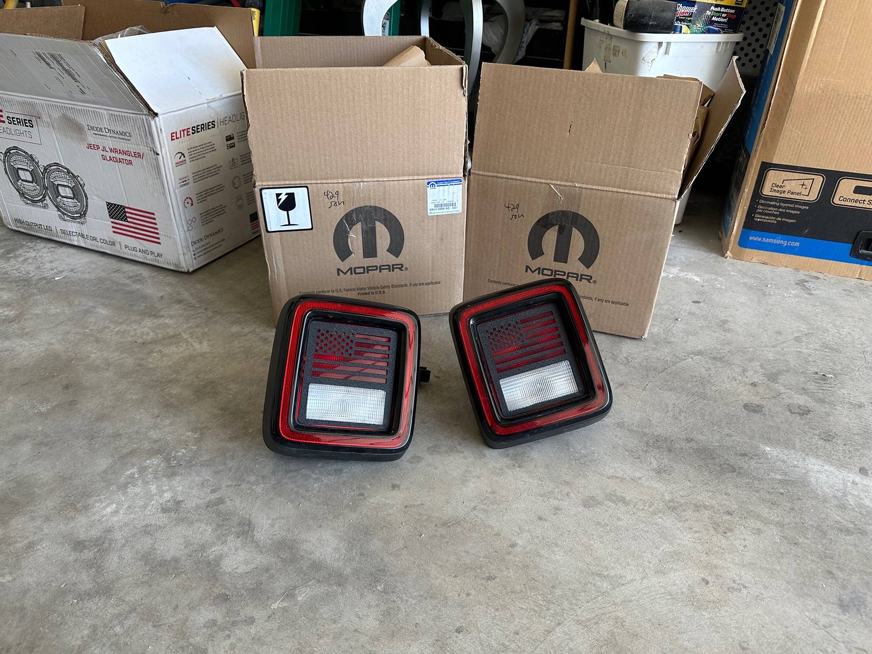 Jeep Wrangler JL OEM Taillights Halogen IMG_3149