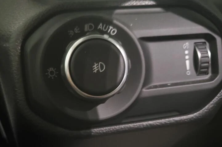 Jeep Wrangler JL Strange Issue With Headlight 'Auto' Setting 1748364391398-rf