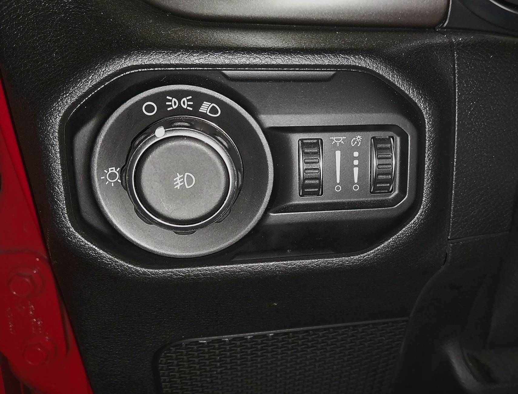 Jeep Wrangler JL Strange Issue With Headlight 'Auto' Setting 1000014900