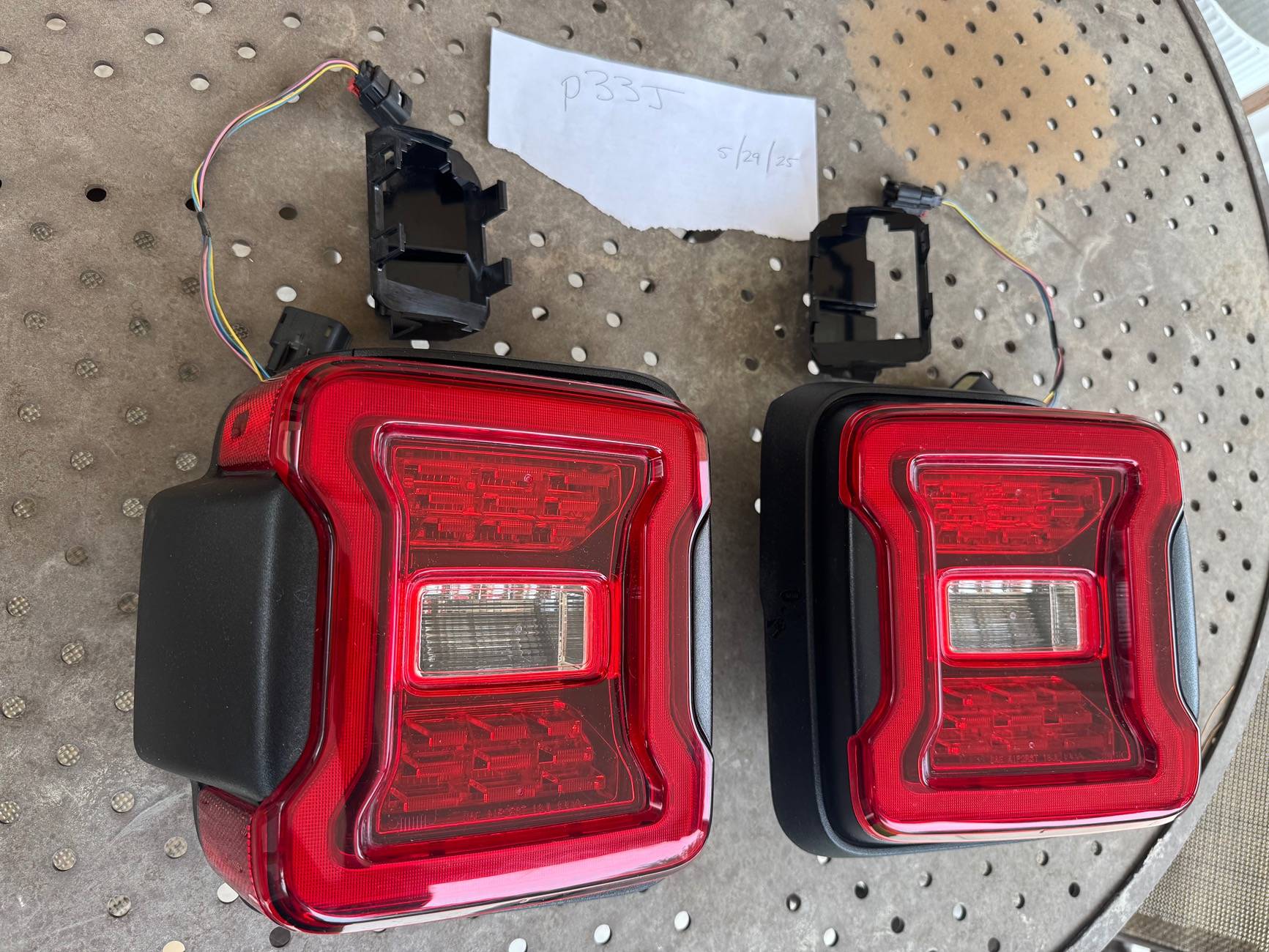 Jeep Wrangler JL FS: OEM LED taillights IMG_5220