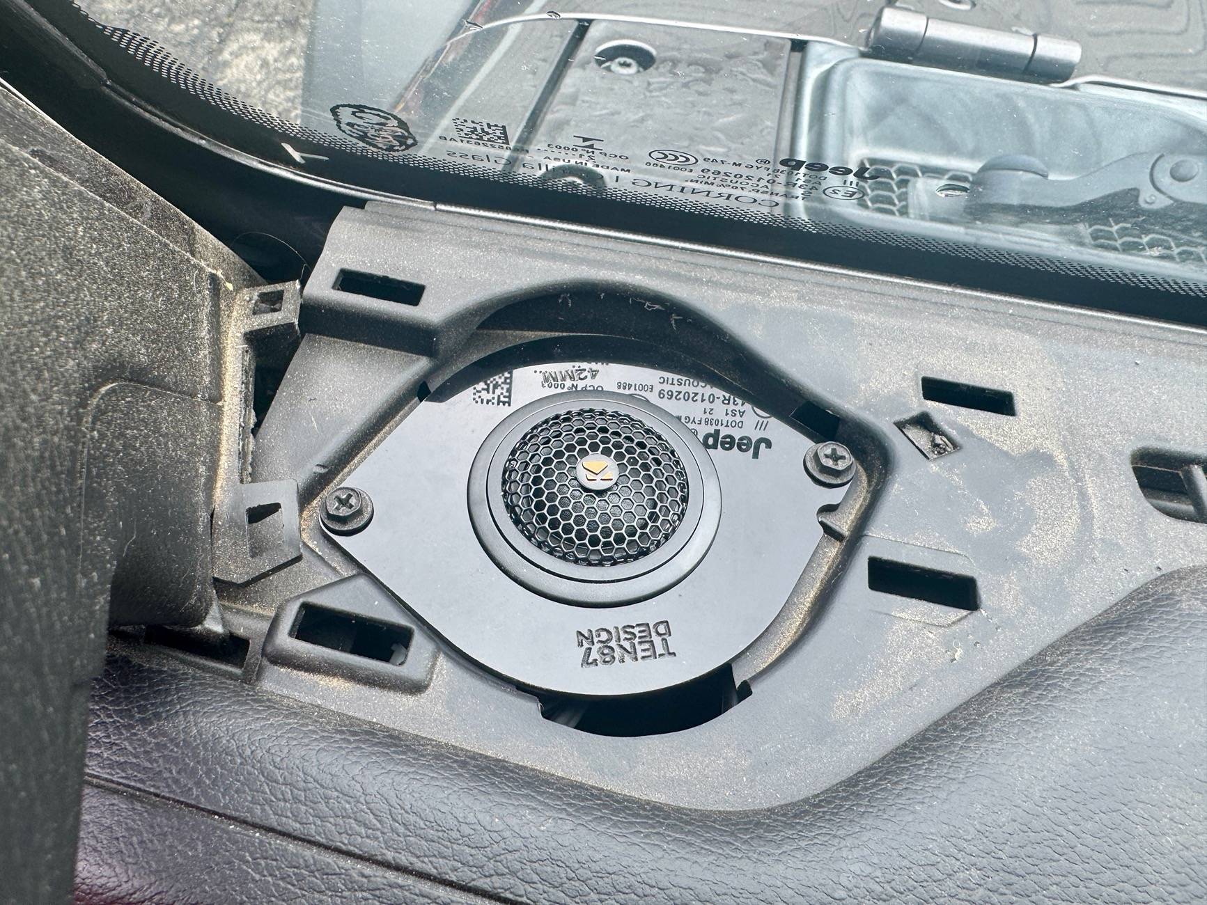 Jeep Wrangler JL Got My Speakers and Amp Installed IMG_9113