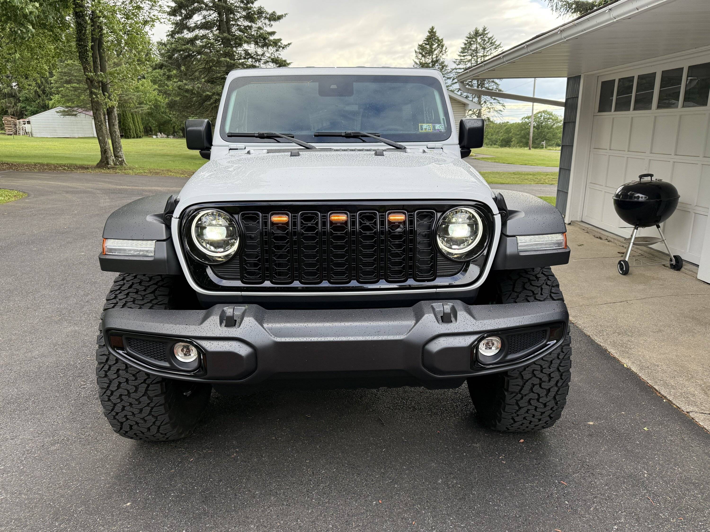 Jeep Wrangler JL 2025 Willys plastic front bumper IMG_1146