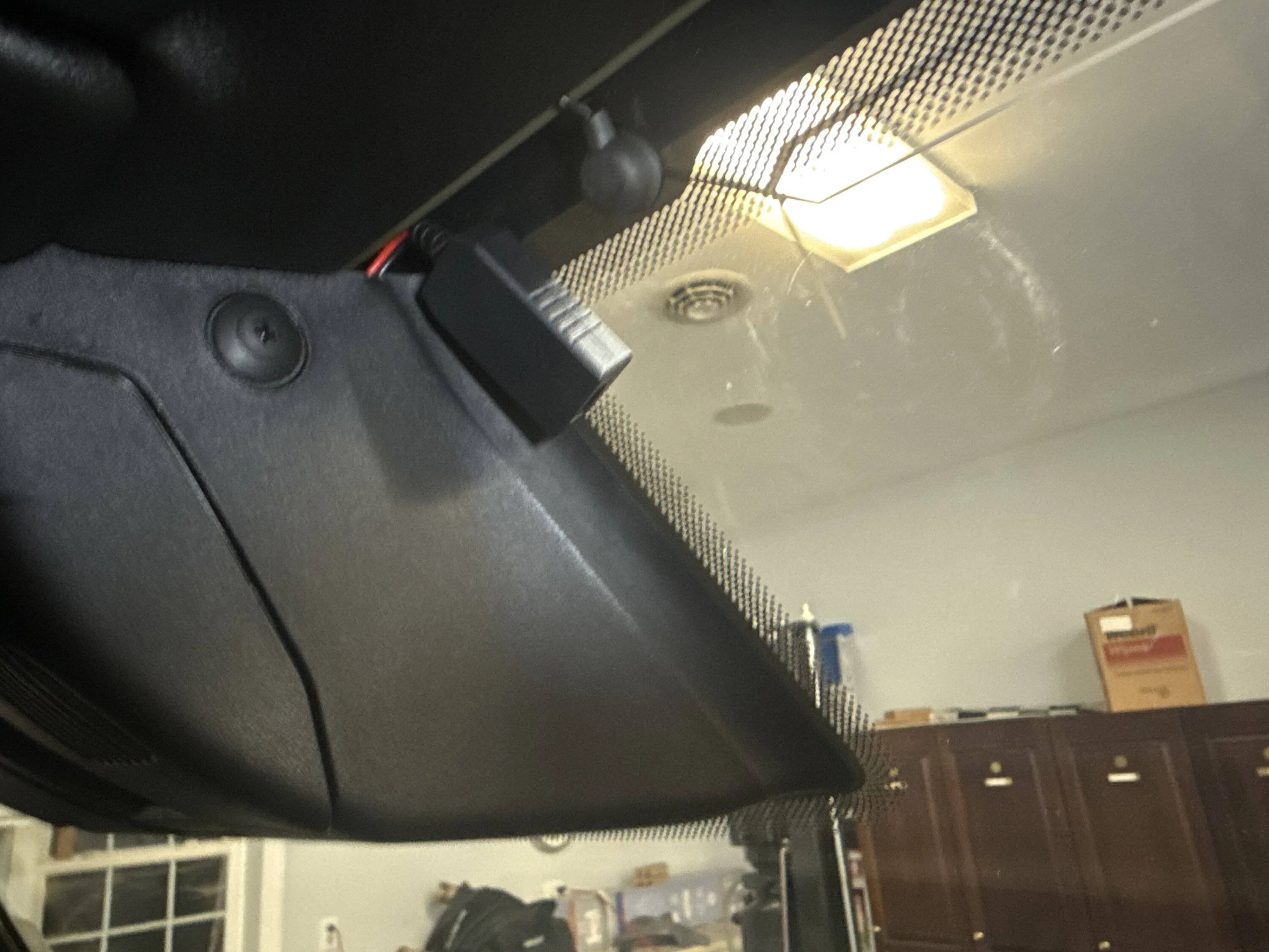 Jeep Wrangler JL Power port for dash cam IMG_3889