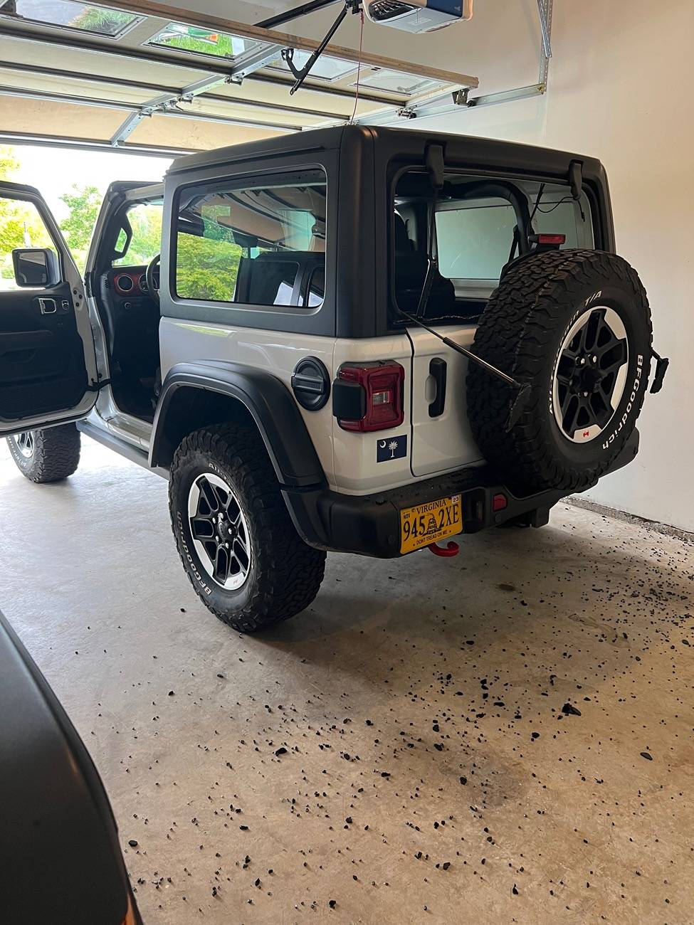 Jeep Wrangler JL BOOM!! Exploding rear glass while driving IMG_5865
