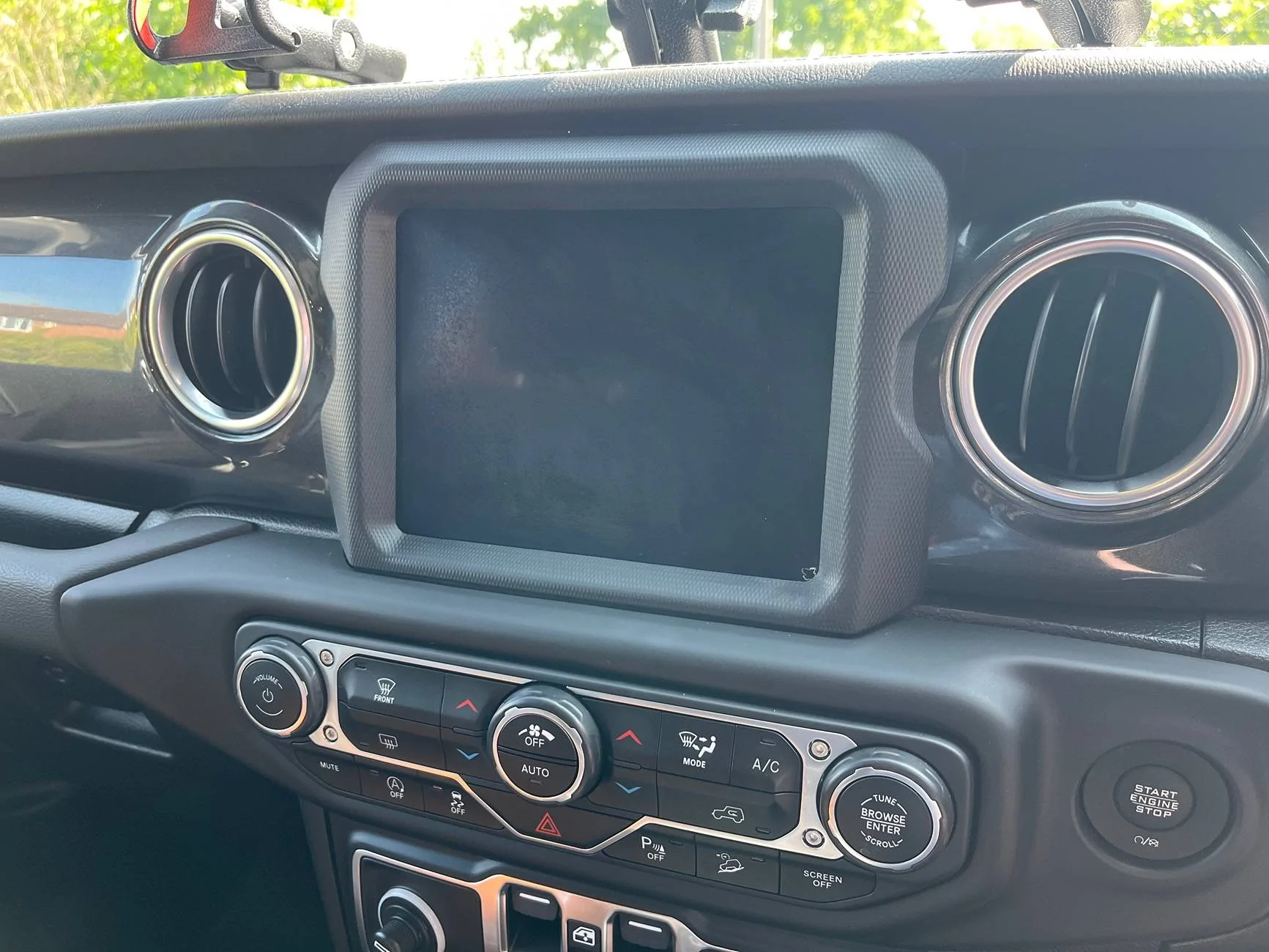 Jeep Wrangler JL UConnect Screen Replacement IMG_4263