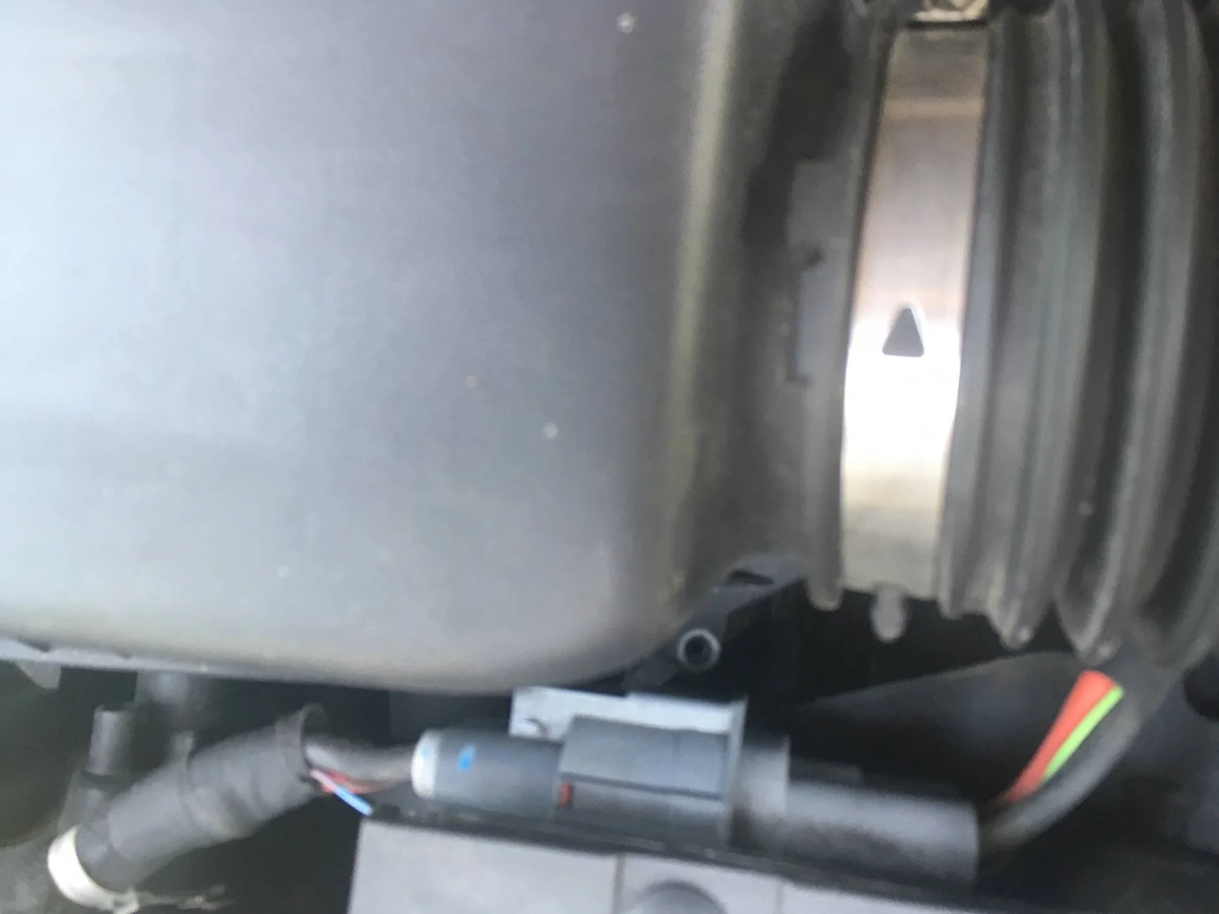 Jeep Wrangler JL Air box screw needed 1