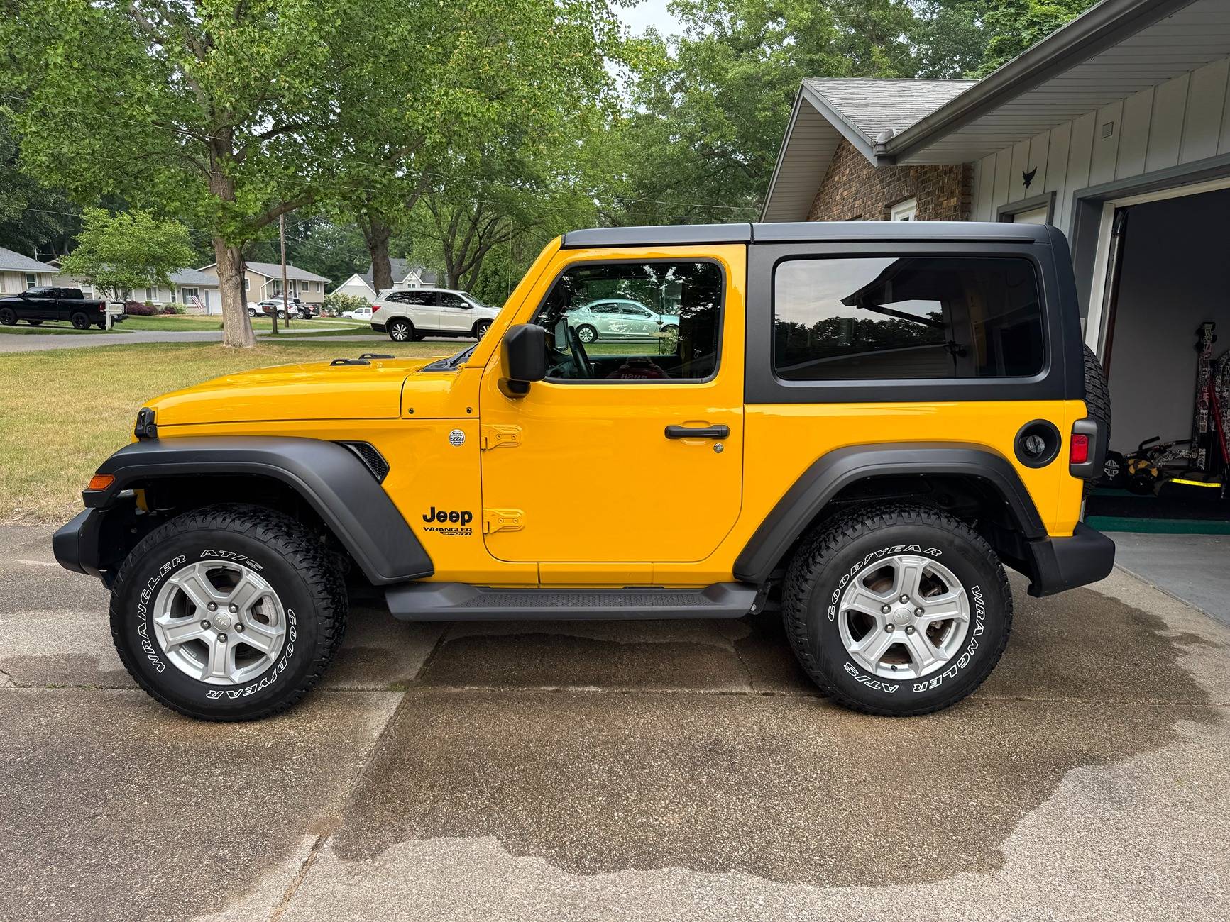 Jeep Wrangler JL Tire Question: What is this stuff? IMG_3037