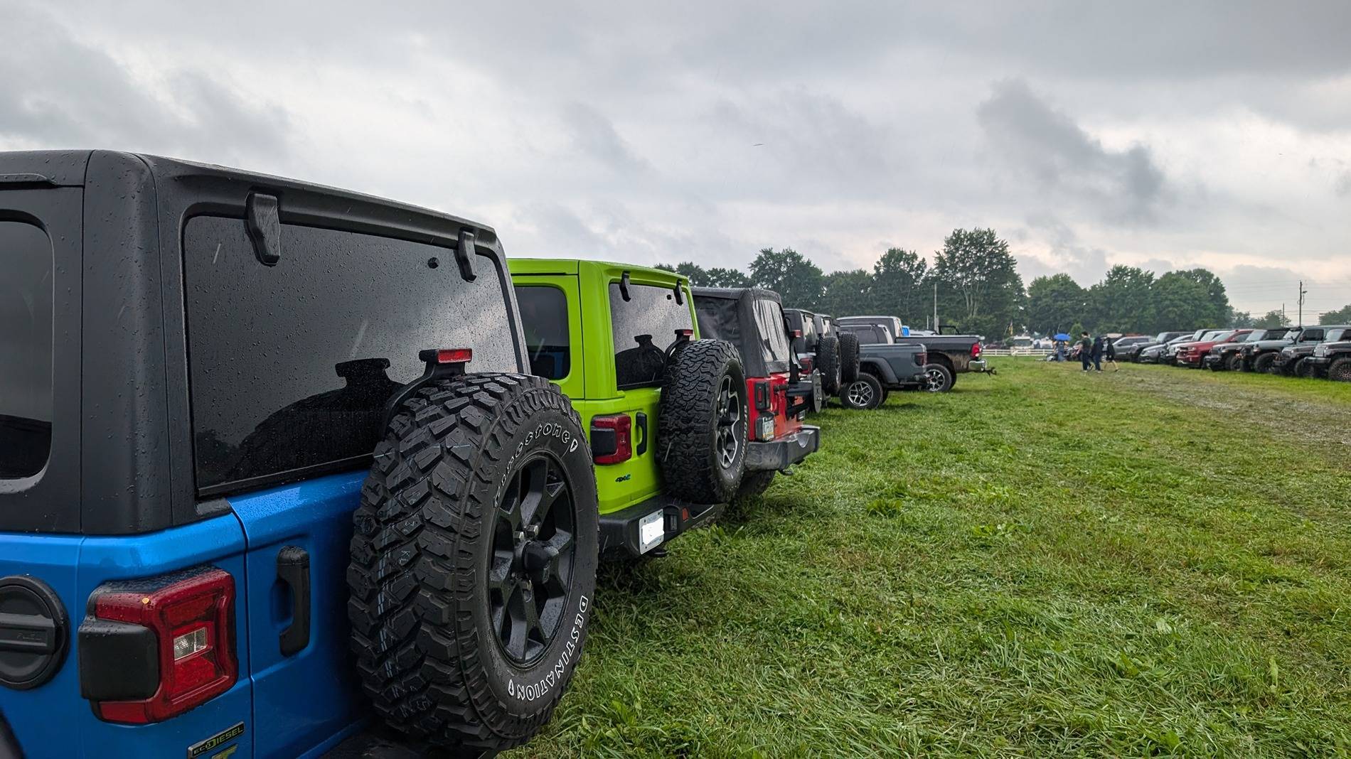 Jeep Wrangler JL Jeeps parking next to Jeeps... post yours! 1000024350