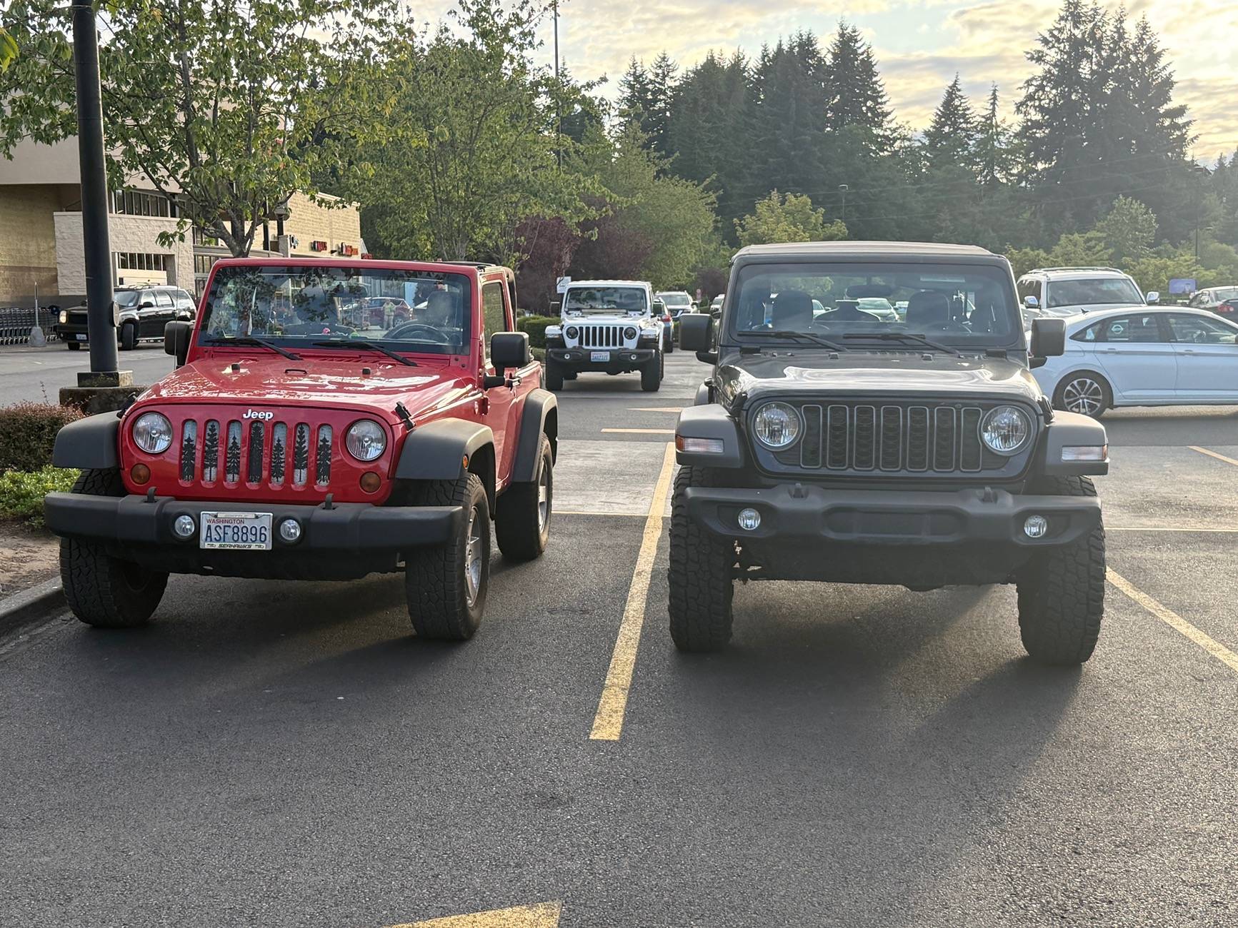 Jeep Wrangler JL Jeeps parking next to Jeeps... post yours! IMG_3753