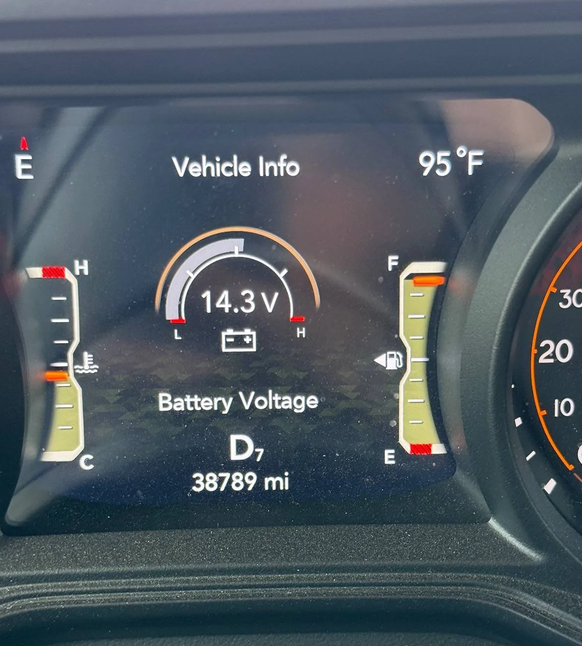 Jeep Wrangler JL When to worry about the battery voltage? IMG_4223