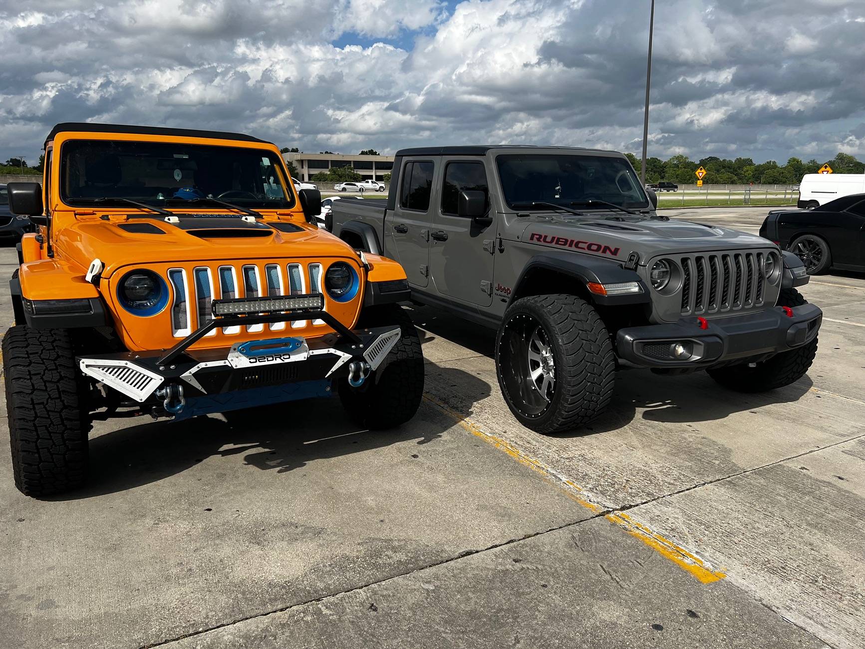 Jeep Wrangler JL Jeeps parking next to Jeeps... post yours! IMG_1789