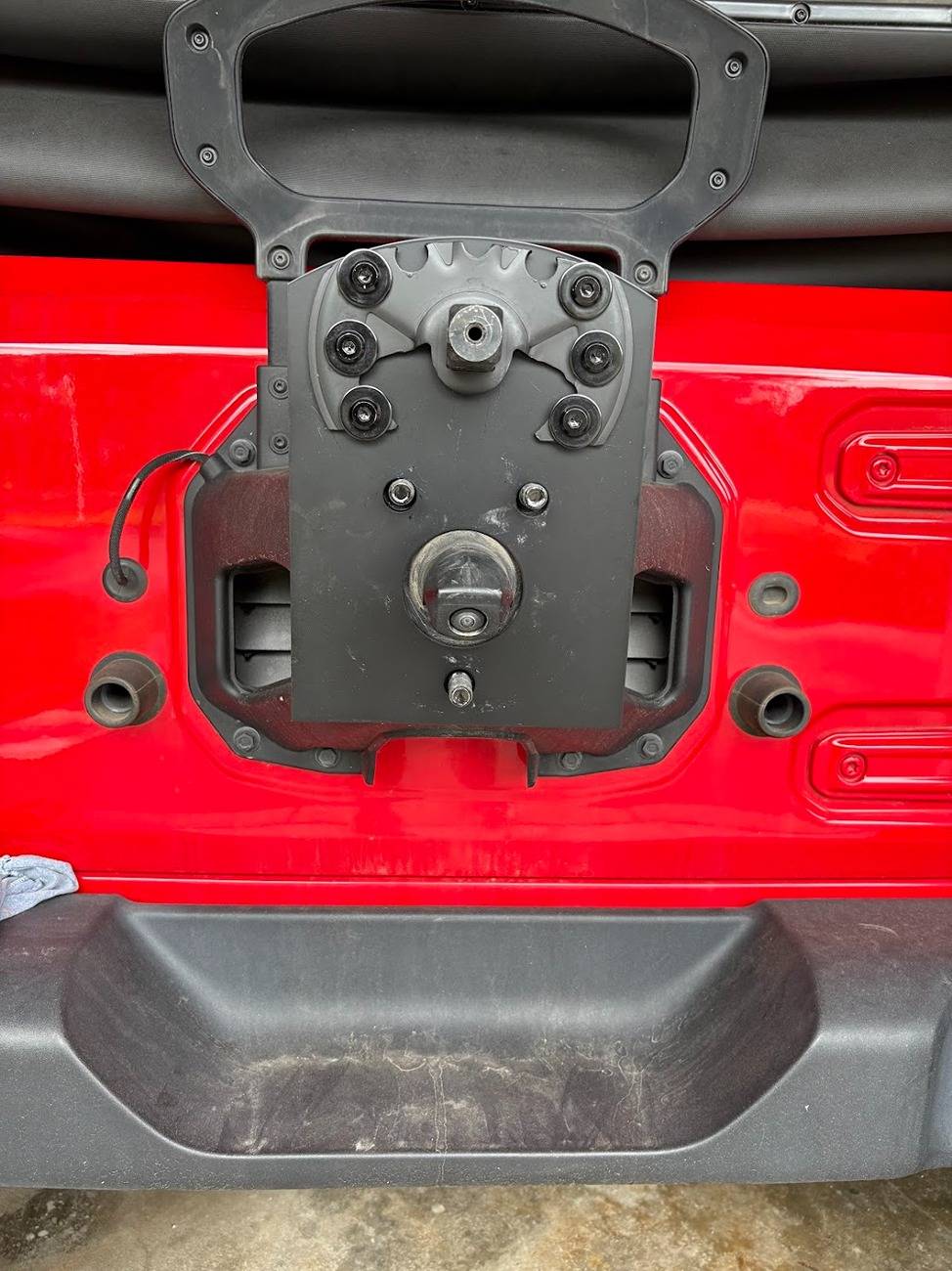 Jeep Wrangler JL Thule Spare Me Pro adapter bracket solution before tire