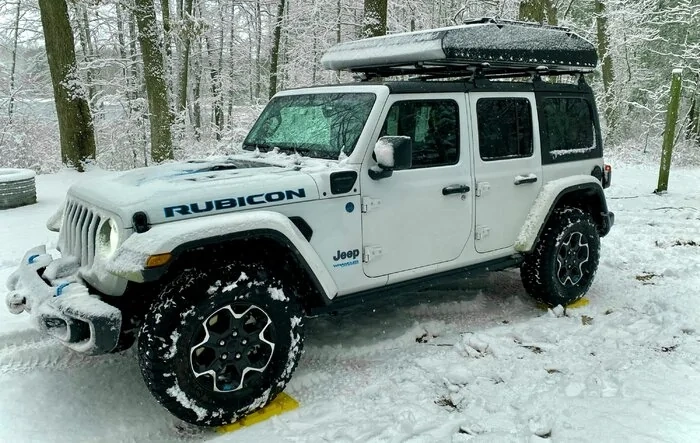 My 4xe Rubicon is Thiccc 6040lbs … Feel free to point and laugh ;)  [but it still averages 21mpg]