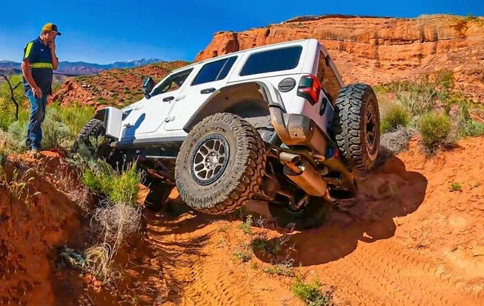 Love the sound of the 392! Matt's Off-Road Recovery takes one on a recovery