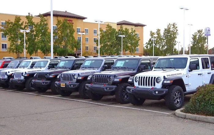 Article: Jeep's Deep Problem (too much inventory; people don’t want to buy Jeeps)