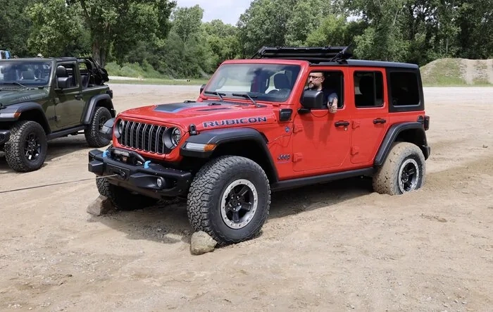 Jeep engineer shows 2024 Jeep 4xe Power Box and E-Save Modes changes [by Trailrecon @ Jeep proving grounds]