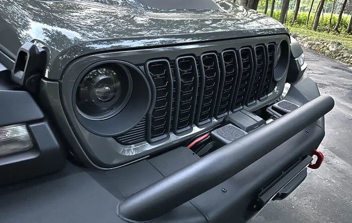 JL Wrangler - 2024 grille swap install complete