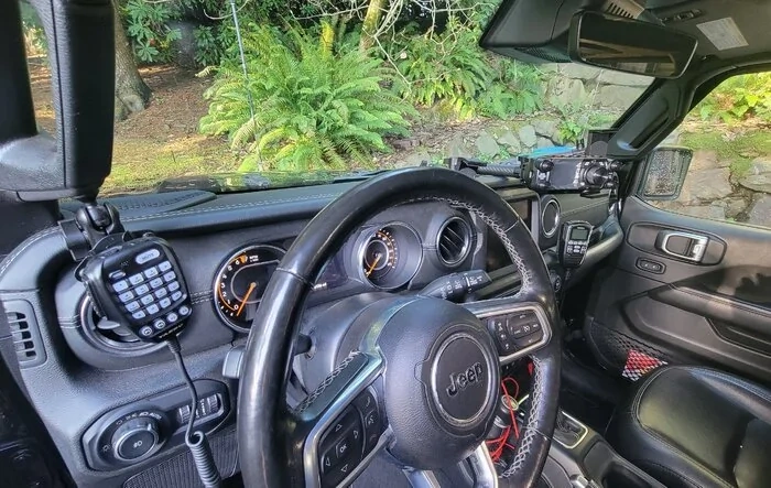 Install notes (and pictures!) for Yaesu FTM-500 dual-band ham radio