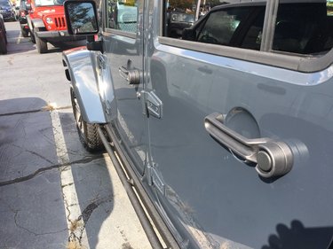 Jeep Wrangler JL Rock Sliders and Side Step ED638D21-9D7F-448C-A17F-89B35CFBCF0A