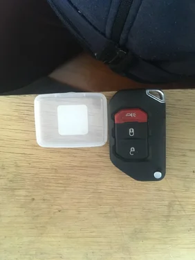 Jeep Wrangler JL Smaller Key Fob IMG_2958