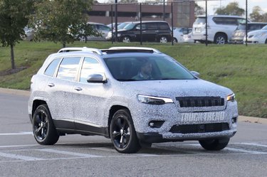 Jeep Wrangler JL Cherokee 2019 spyshots 2019-jeep-cherokee-exterior-front-quarter-02