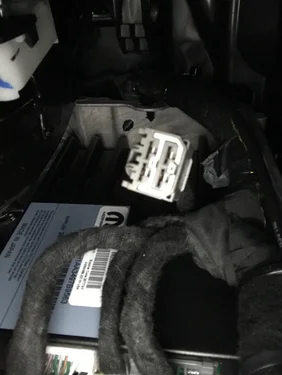 Jeep Wrangler JL Working Brake Controller cable found IMG_3763