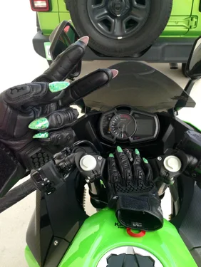 gloves-bike2.webp