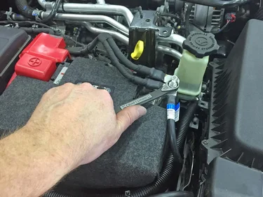 Jeep Wrangler JL WARN JL Rubicon Winch Mount Plate and Zeon 10-S Install Neg-Cabl