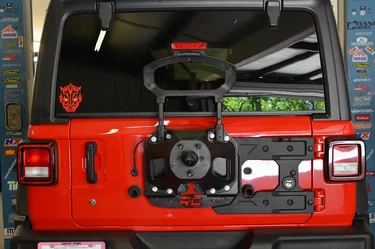 Jeep Wrangler JL Husband & Wife JL Build(s) Mopr & RC tailgat