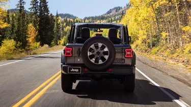 Jeep Wrangler JL Official: 2018 Jeep Wrangler JL Specs, Info, Wallpapers... jp018-024wrcdifj82b0d20r429fcnosl4one-2