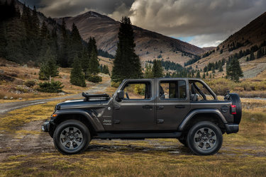 Jeep Wrangler JL Official: 2018 Jeep Wrangler JL Specs, Info, Wallpapers... jp018-067wr5ffgnrum156sqfmf84tl533ohr-1